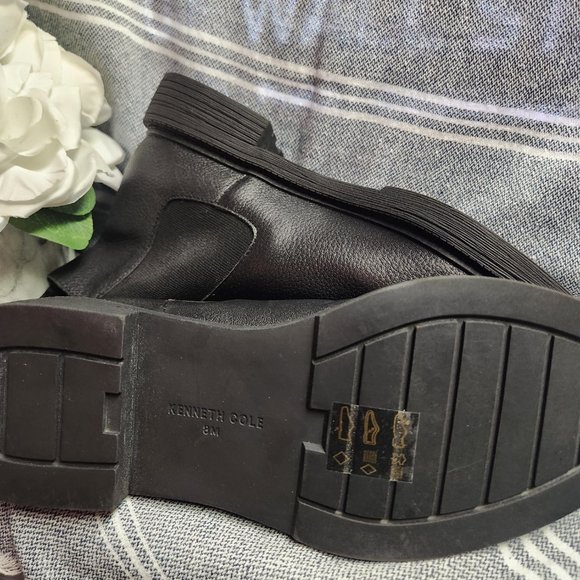 Kenneth Cole ankle boot. Size 8 - Picture 3 of 4